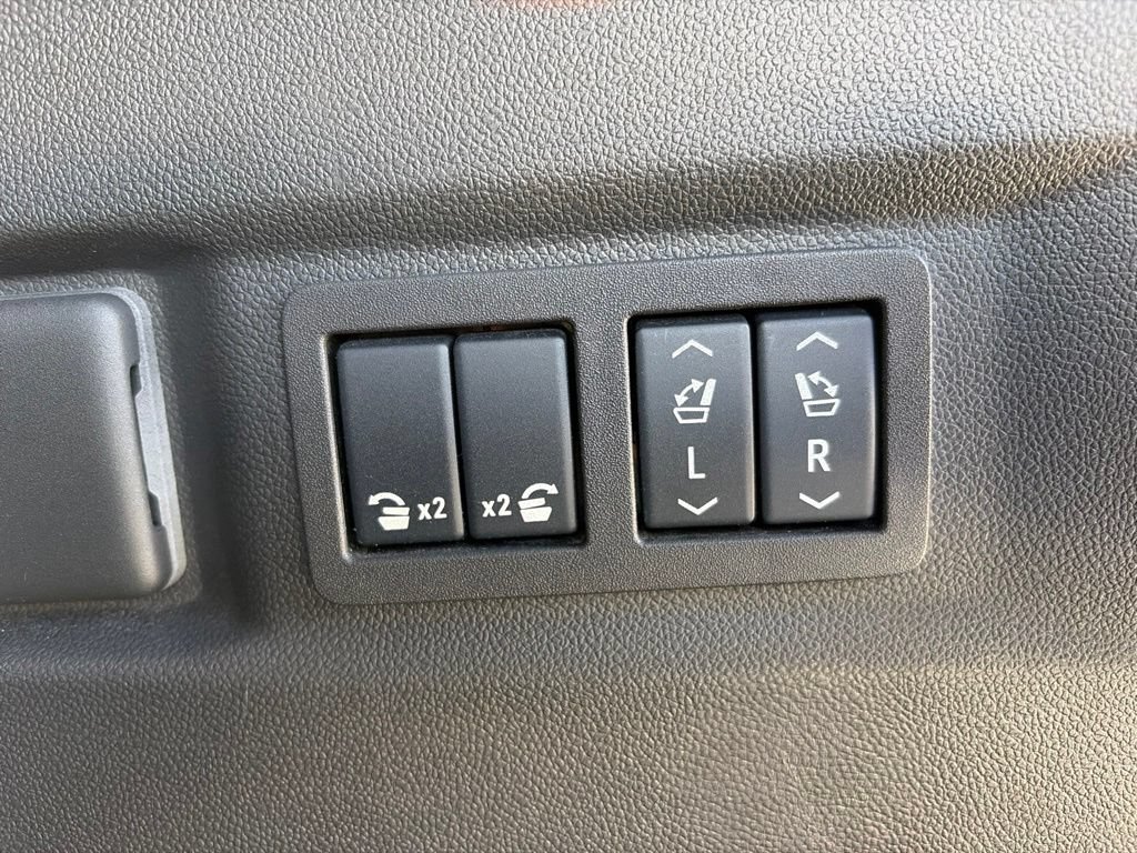 Used 2023 GMC Yukon Denali AWD/4WD image 25