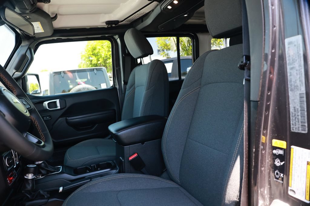 Used 2024 Jeep Wrangler Unlimited AWD/4WD image 18