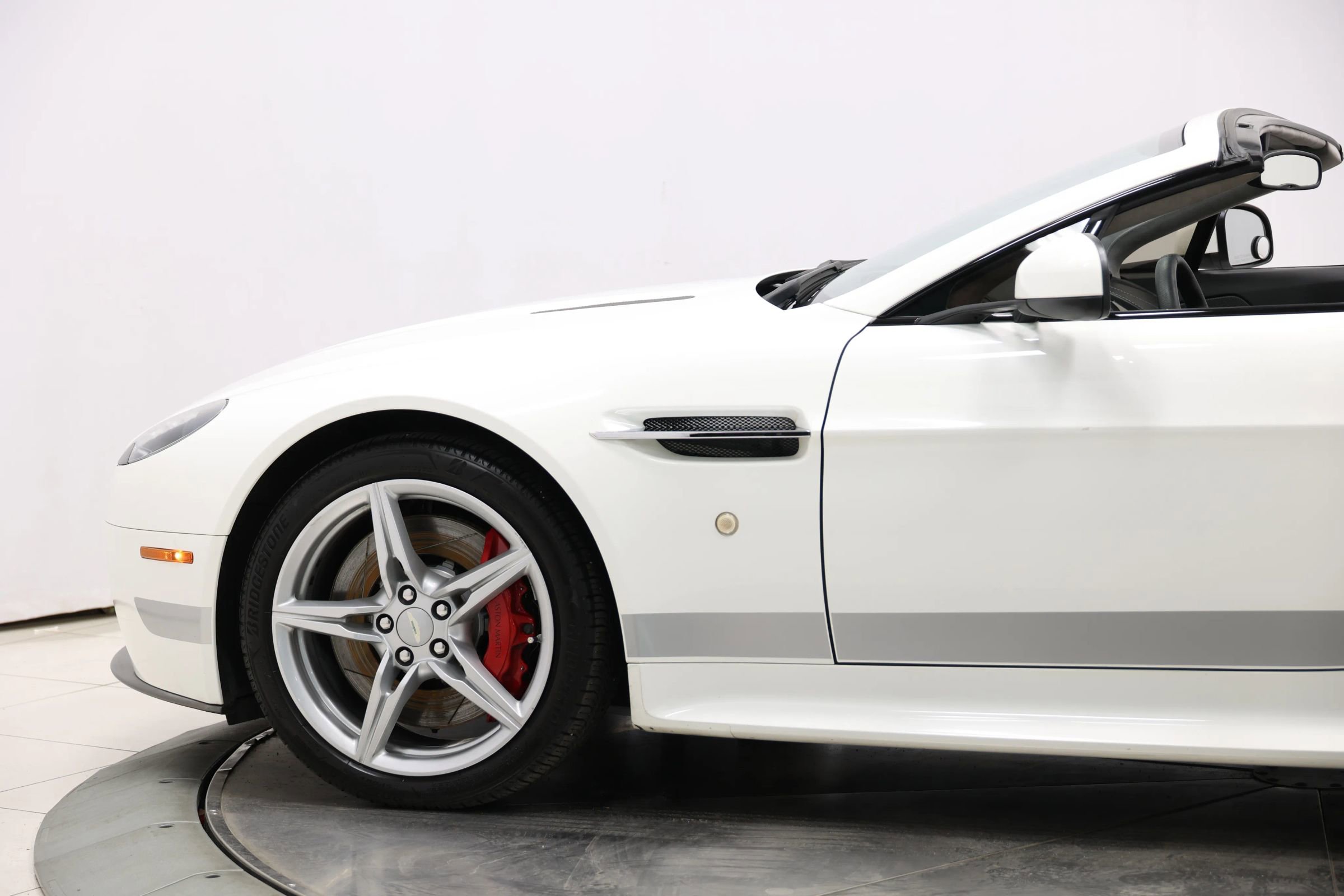 Used 2016 Aston Martin V8 Vantage GT RWD image 6