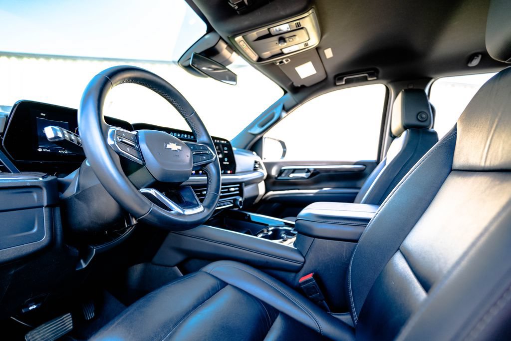 Certified 2025 Chevrolet Suburban LT AWD/4WD image 4