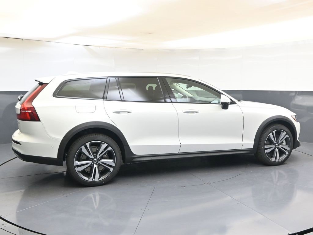 New 2026 Volvo V60 B5 Cross Country Plus w/ Protection Package Premier image 6