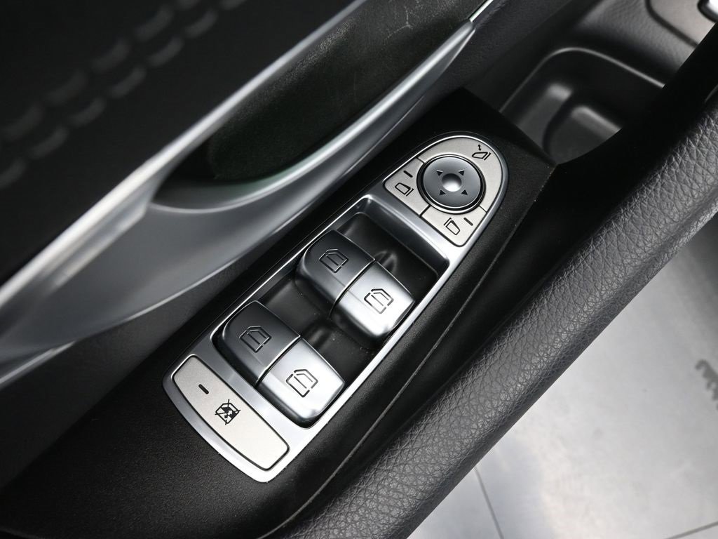 Used 2020 Mercedes-Benz E 450 4MATIC Wagon w/ Premium Package image 9