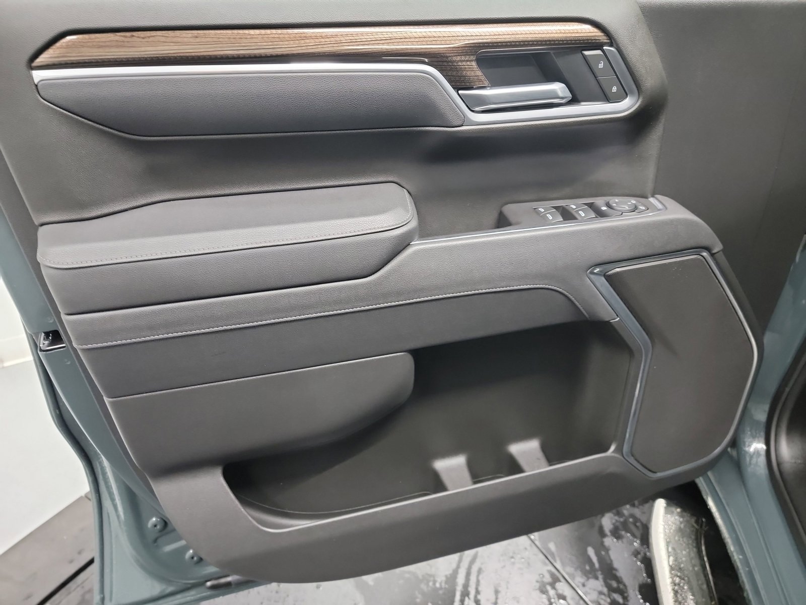 Used 2025 Chevrolet Silverado 1500 LT w/ Convenience Package II image 13