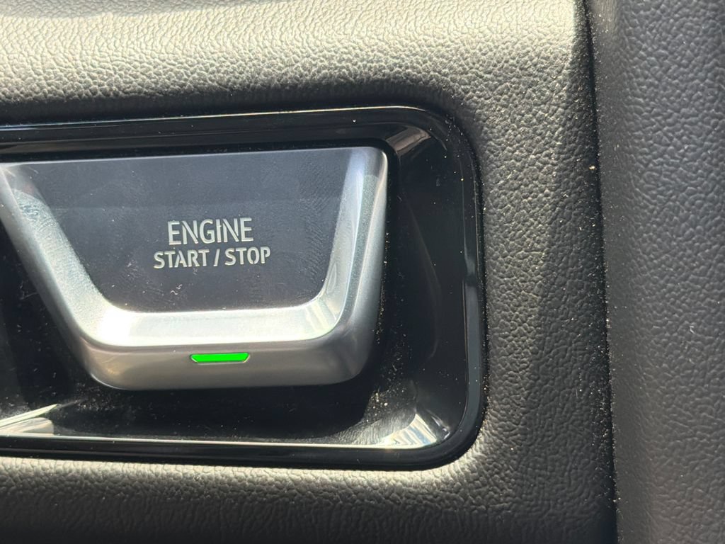 Used 2025 GMC Yukon Denali AWD/4WD image 31