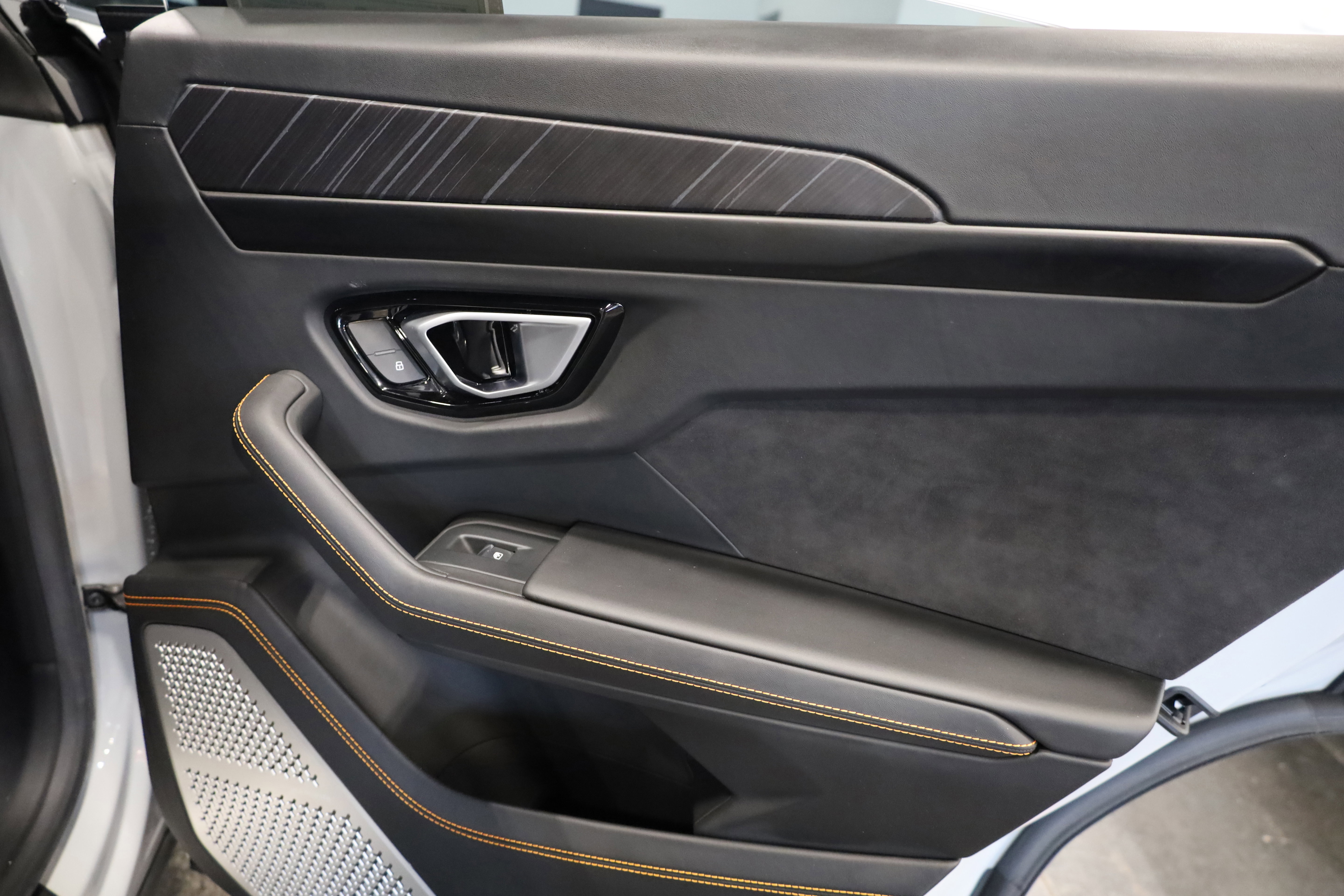 Used 2021 Lamborghini Urus image 39