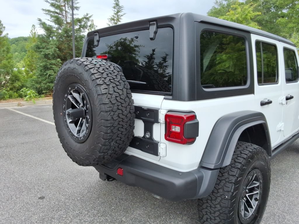 Used 2024 Jeep Wrangler Unlimited Rubicon w/ XTREMEE 35" Tire Package AWD/4WD image 15