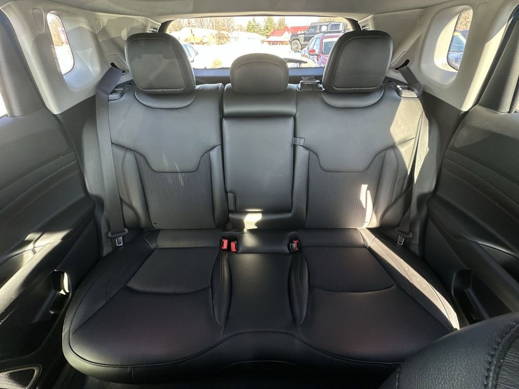 Used 2022 Jeep Compass Trailhawk w/ Trailhawk Convenience Group AWD/4WD image 21
