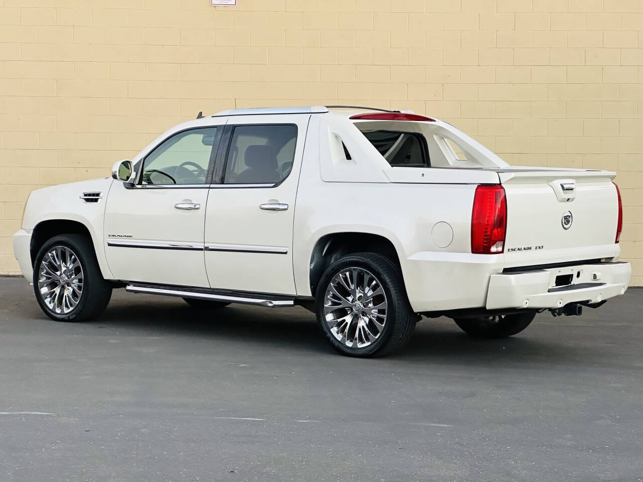 Used 2008 Cadillac Escalade EXT AWD/4WD image 5