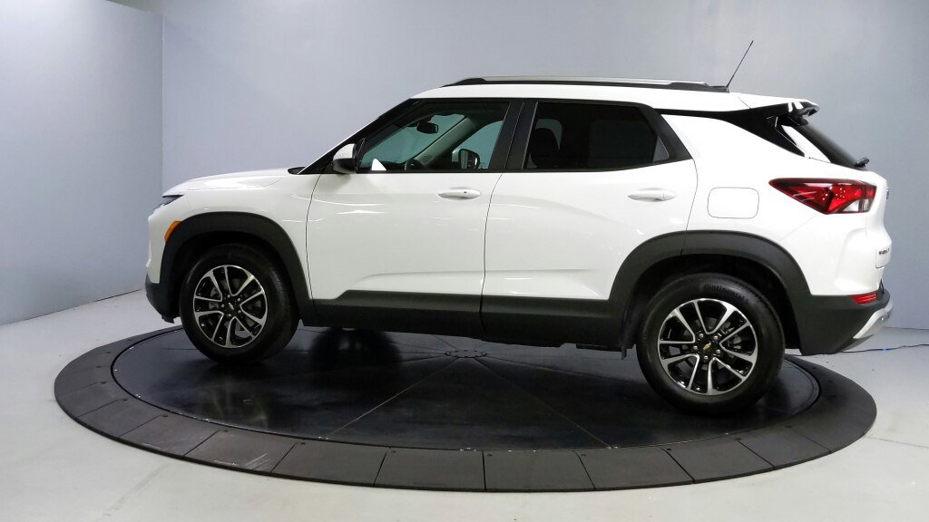 Used 2025 Chevrolet TrailBlazer LT image 4