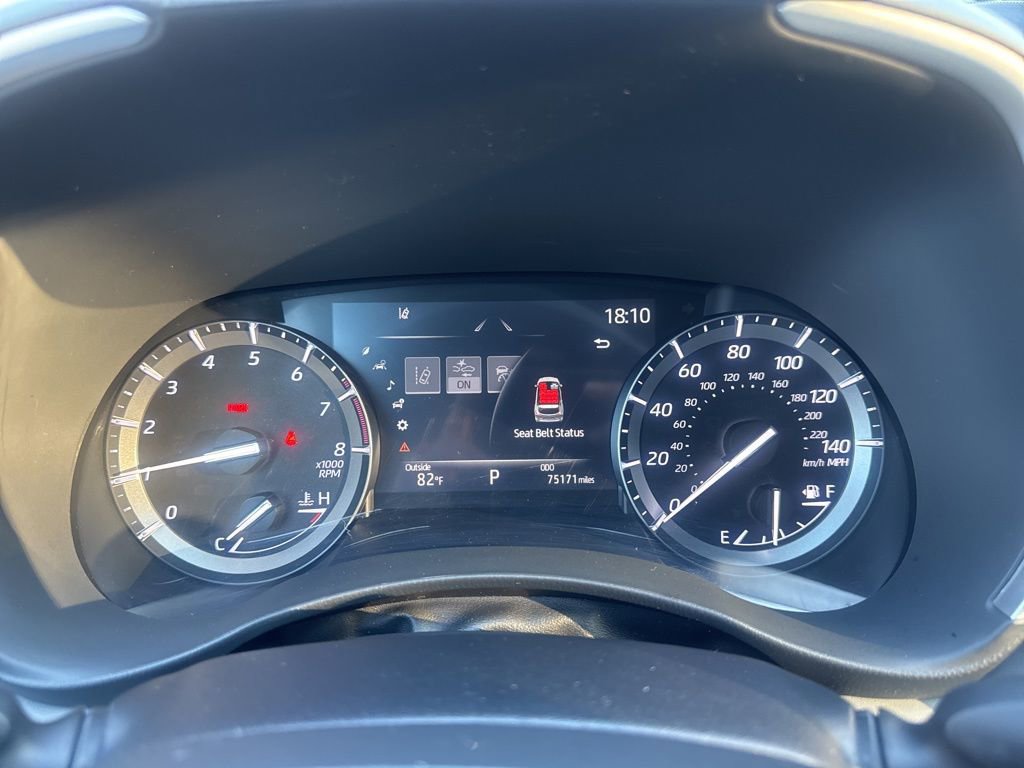 Used 2021 Toyota Highlander XLE image 3