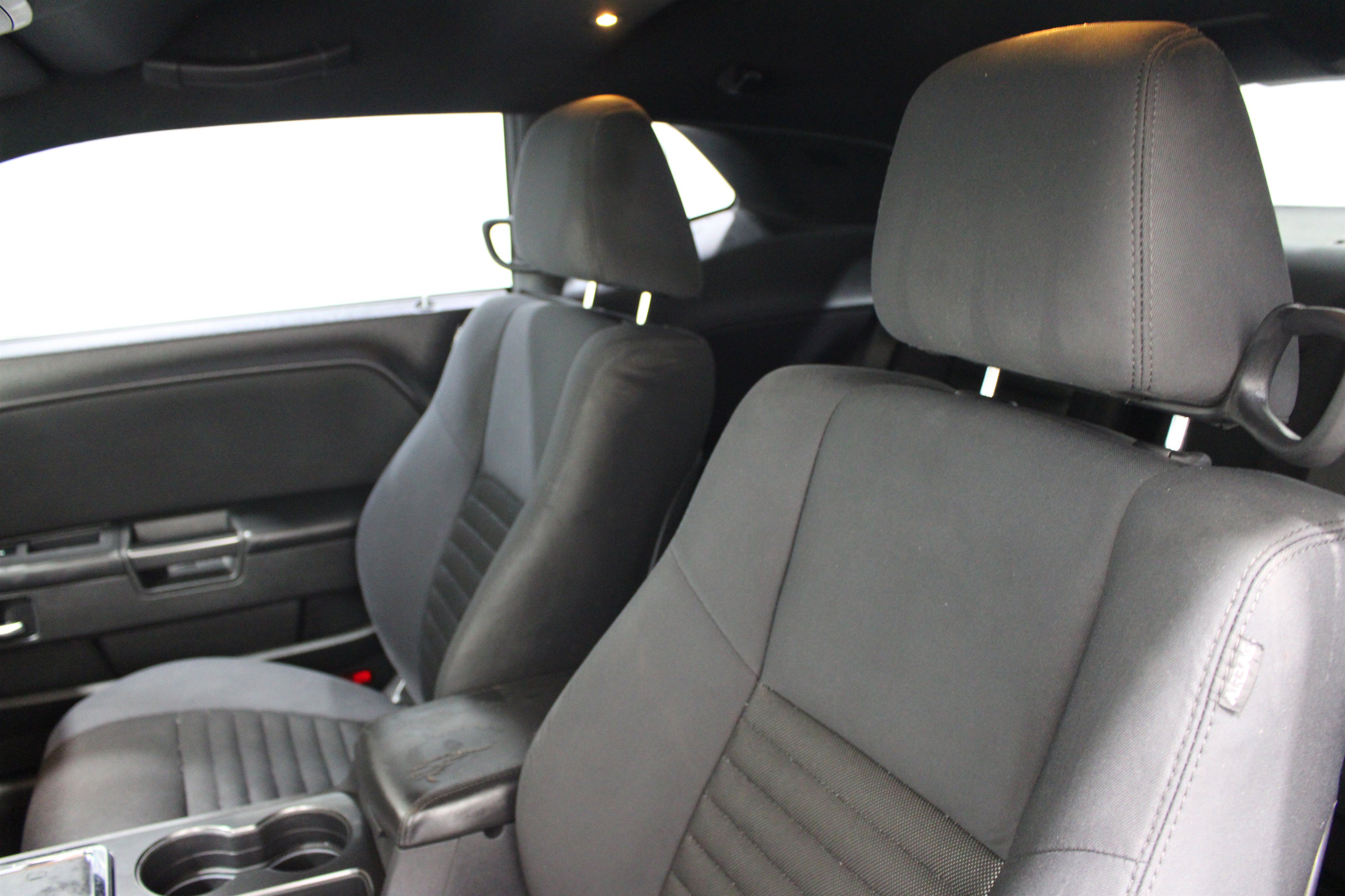 Used 2014 Dodge Challenger SXT RWD image 4