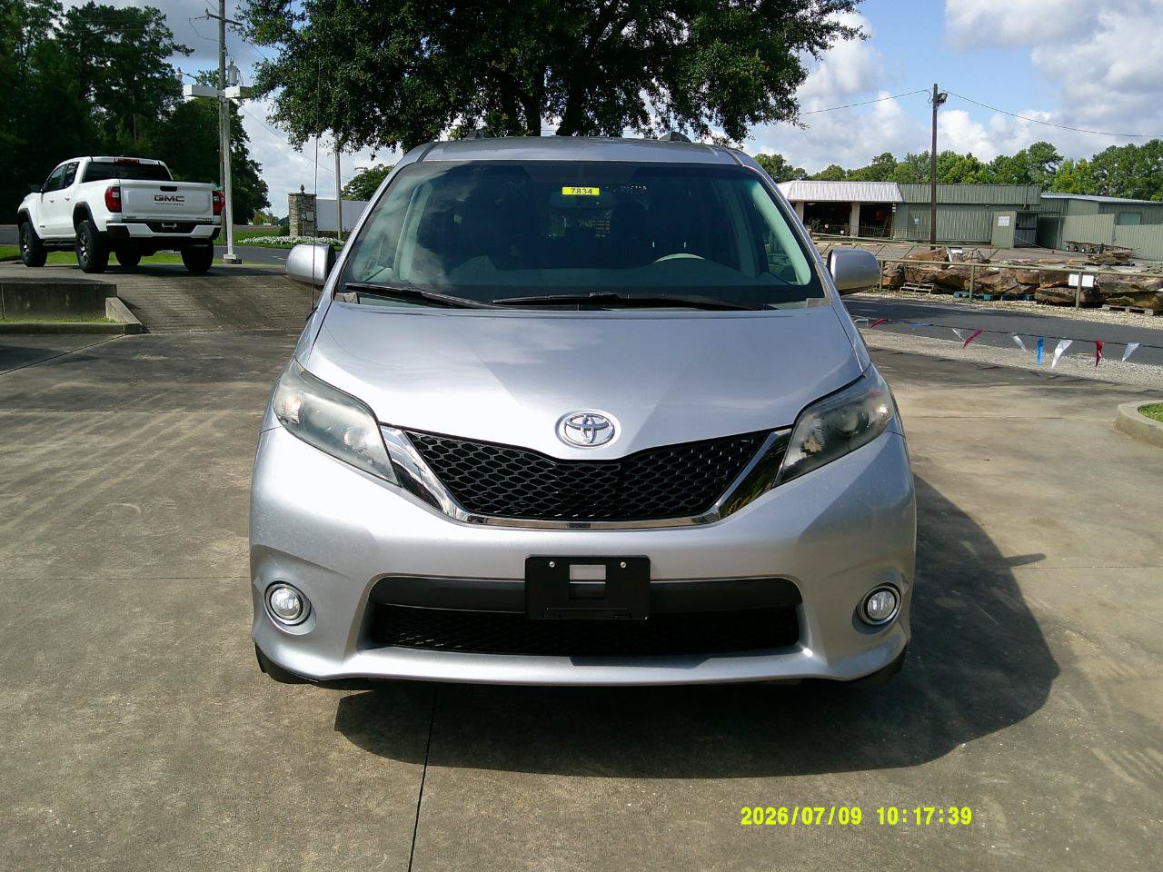 Used 2014 Toyota Sienna SE FWD image 6