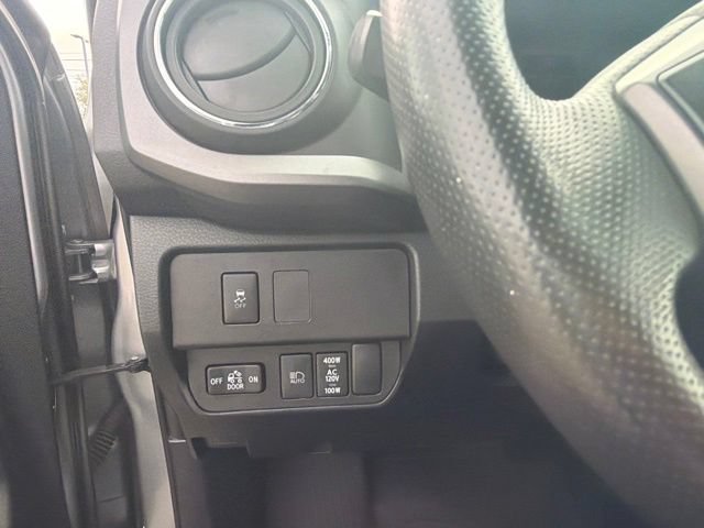 Used 2020 Toyota Tacoma TRD Off-Road w/ Technology Package AWD/4WD image 25