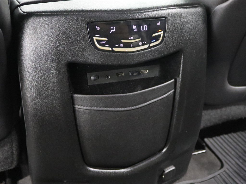 Used 2019 Cadillac Escalade Premium Luxury AWD/4WD image 16