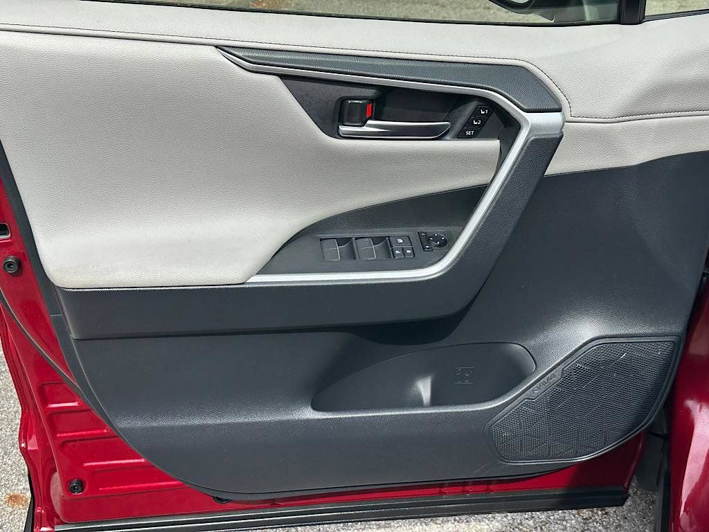 Certified 2019 Toyota RAV4 Limited AWD/4WD image 13