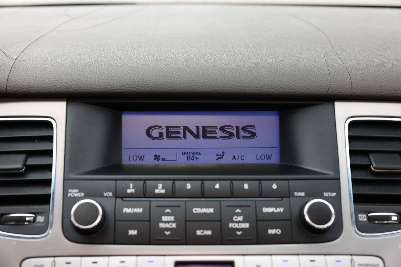 Used 2011 Hyundai Genesis 3.8 RWD image 33