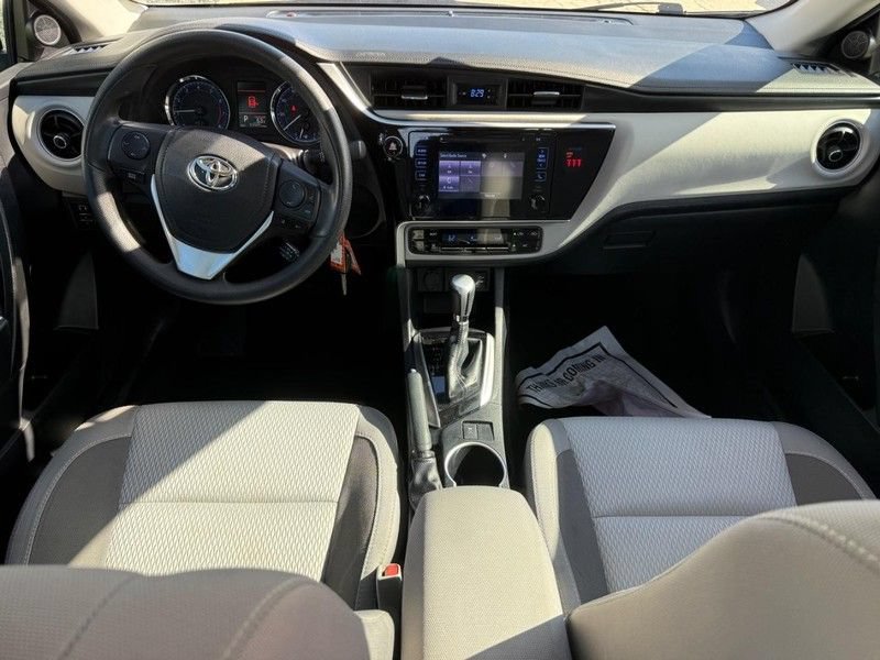 Used 2018 Toyota Corolla LE FWD image 13