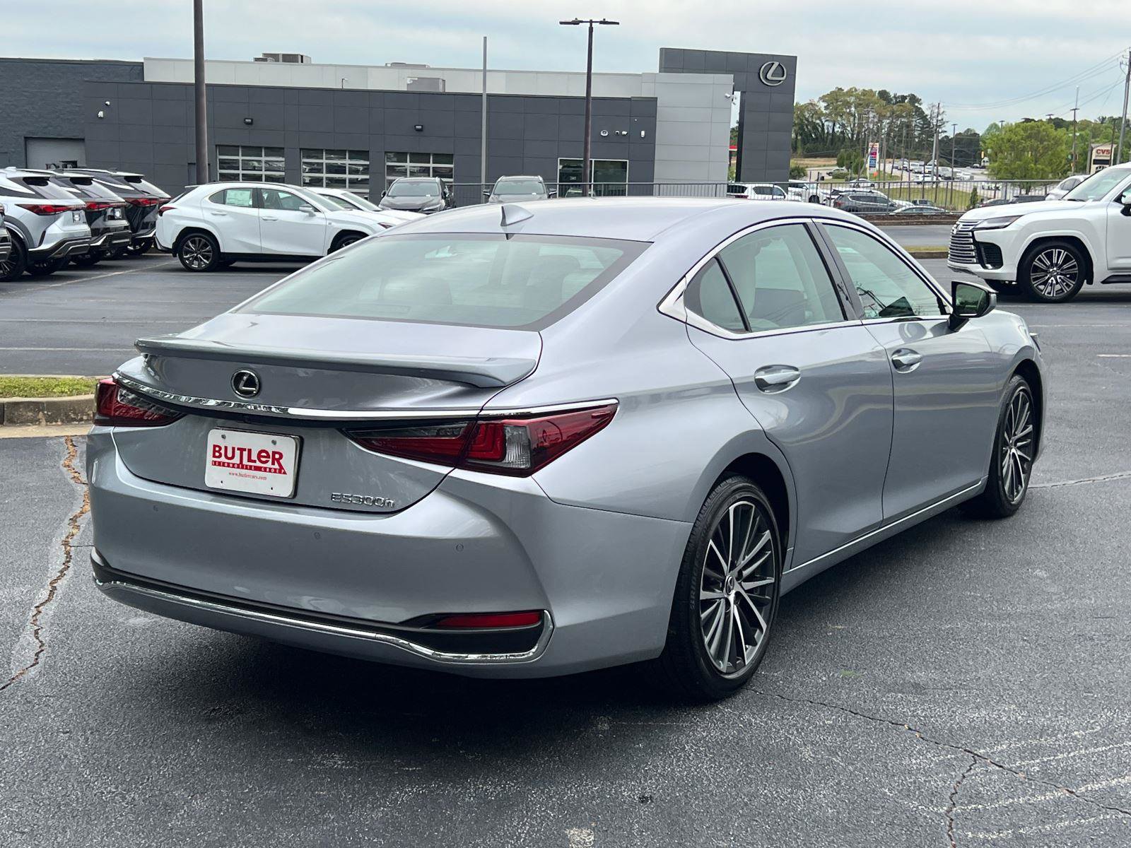 Certified 2025 Lexus ES 300h w/ Premium Package image 5