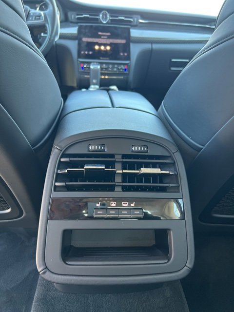 Used 2022 Maserati Quattroporte Modena image 11