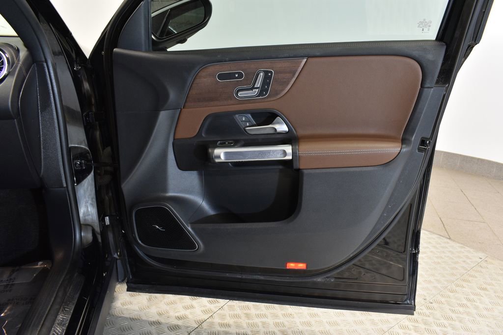 Used 2023 Mercedes-Benz GLB 35 AMG 4MATIC image 34