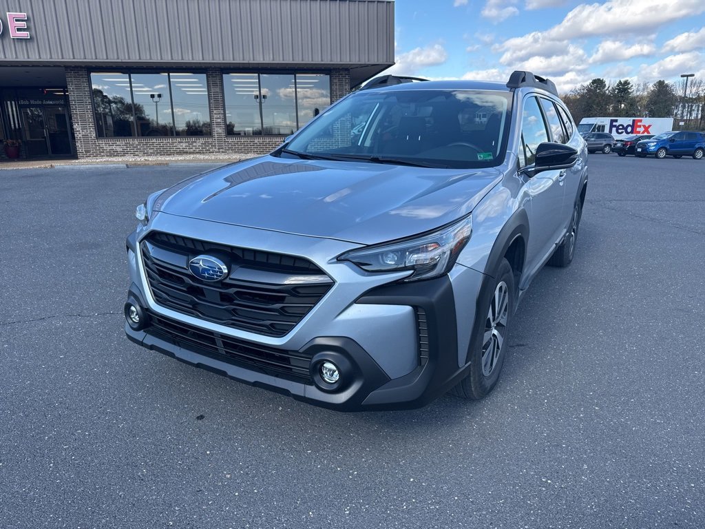 Certified 2025 Subaru Outback Premium image 1