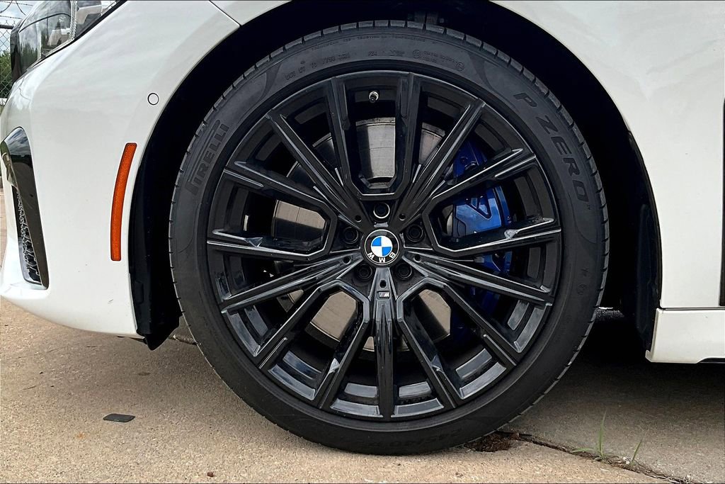 Used 2022 BMW 740i w/ M Sport Package image 10