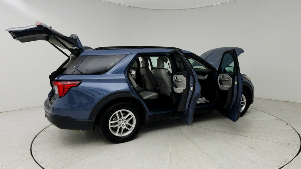 Used 2025 Ford Explorer Active w/ Active Comfort Package RWD image 13
