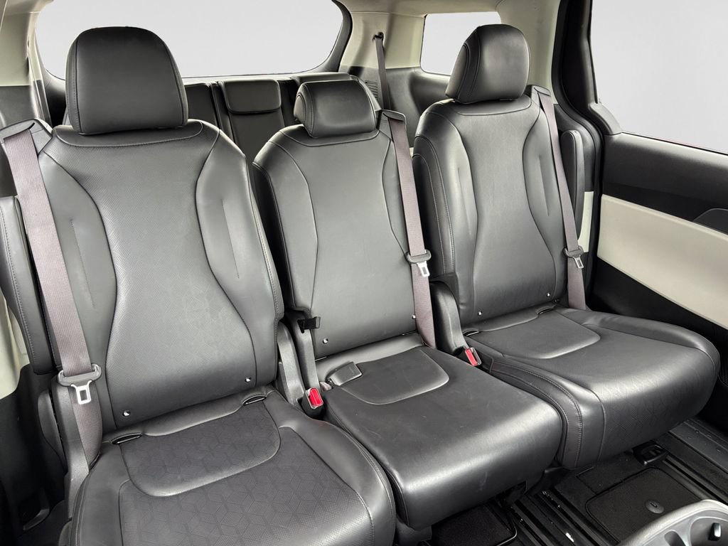Used 2024 Kia Carnival LX FWD image 18