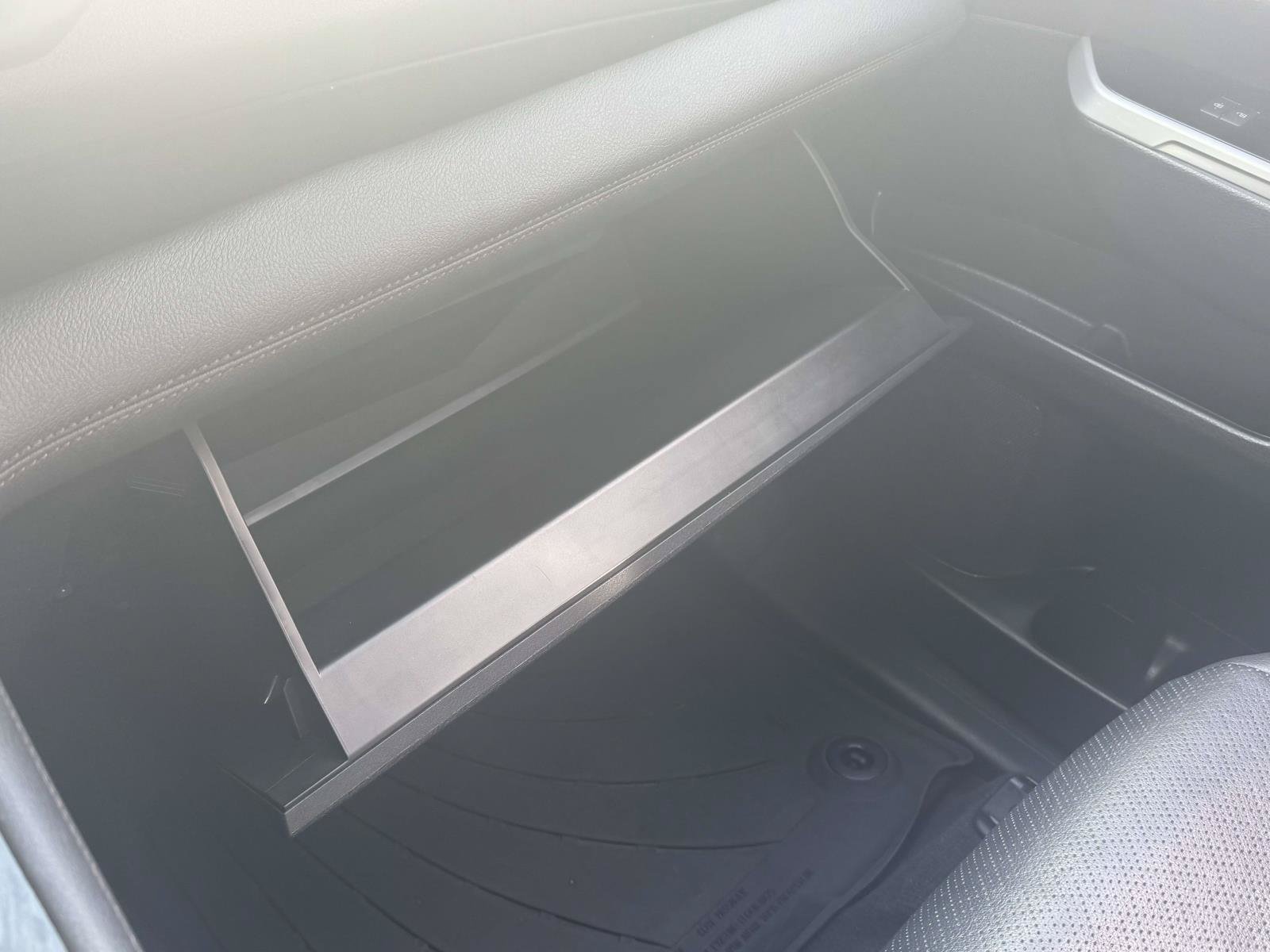 Certified 2025 Toyota Sienna Platinum FWD image 33