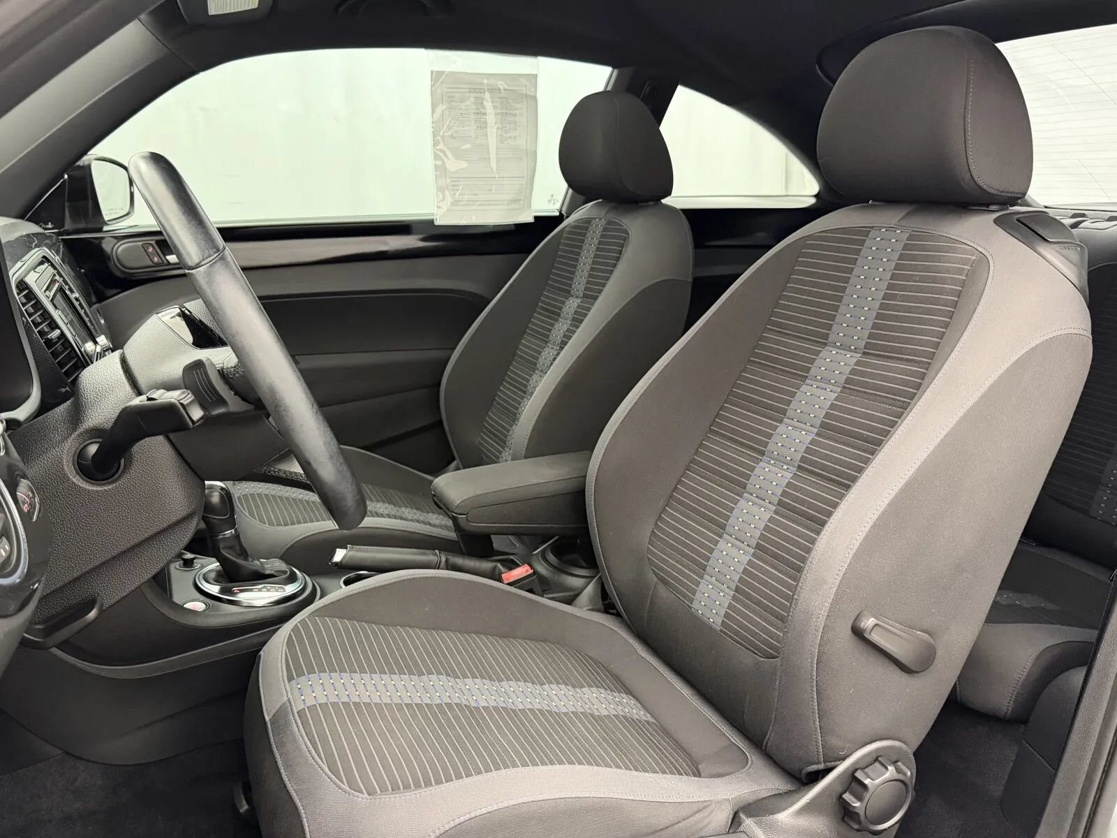 Used 2013 Volkswagen Beetle Turbo FWD image 11