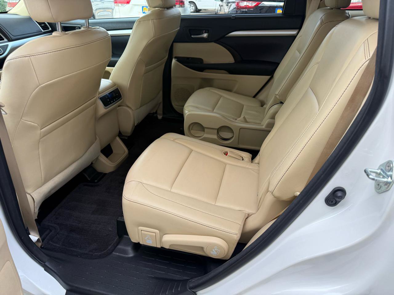 Used 2015 Toyota Highlander XLE AWD/4WD image 13
