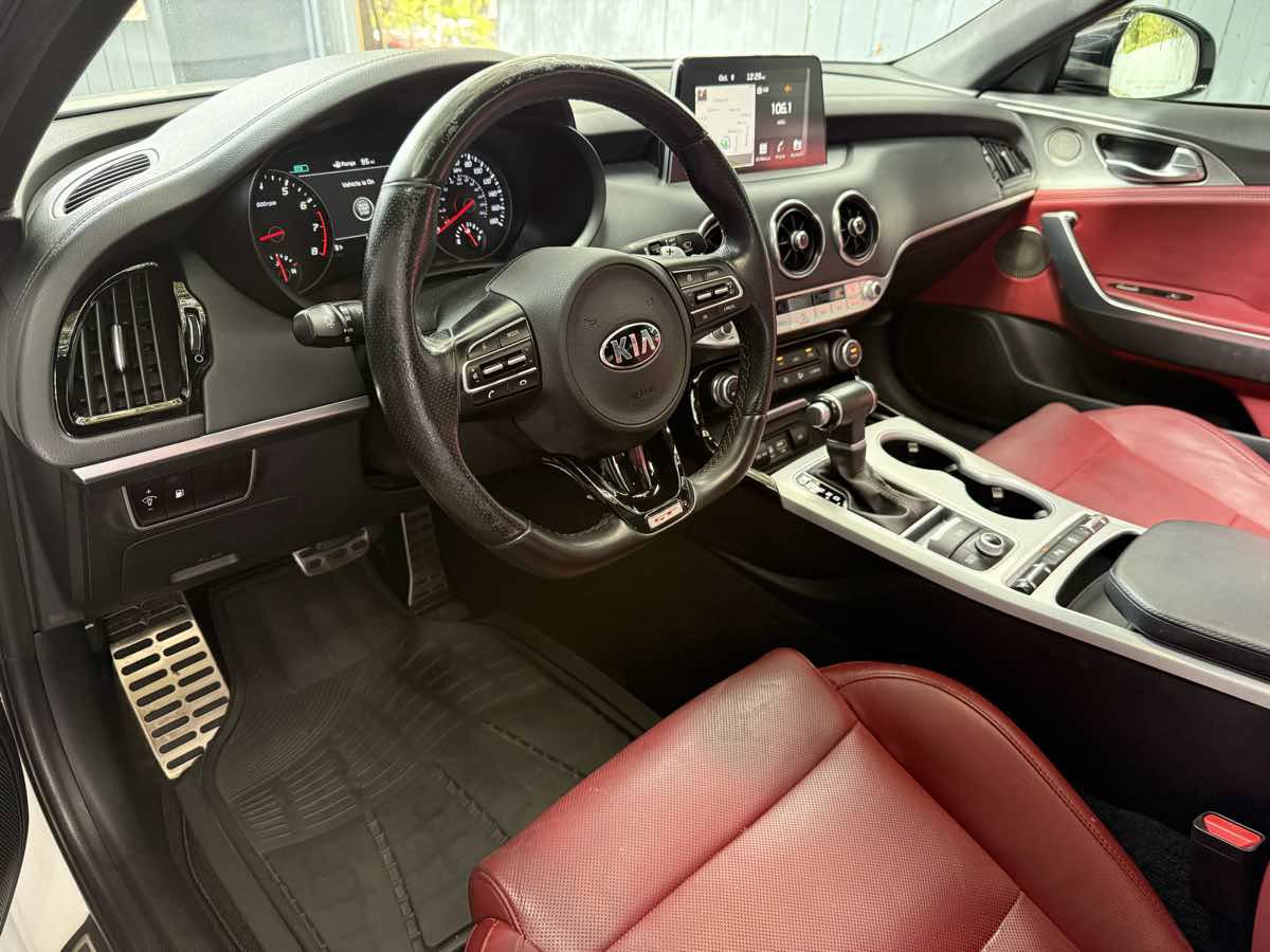Used 2018 Kia Stinger GT1 image 5