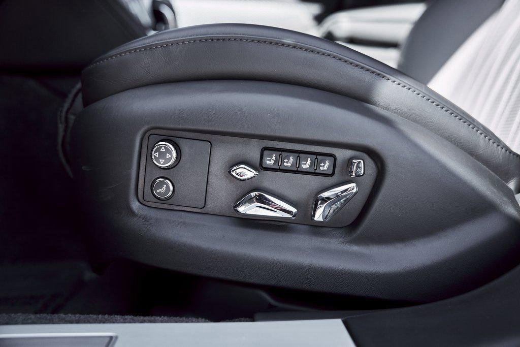 Used 2023 Bentley Flying Spur V8 image 38