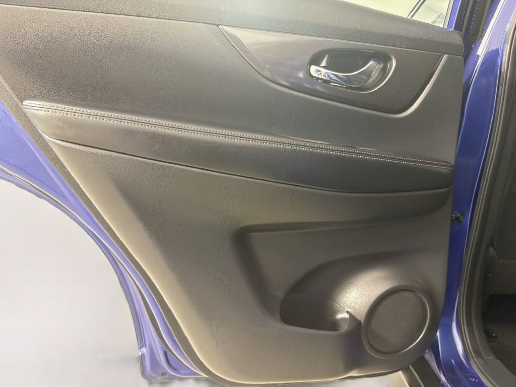Used 2020 Nissan Rogue SV FWD image 25