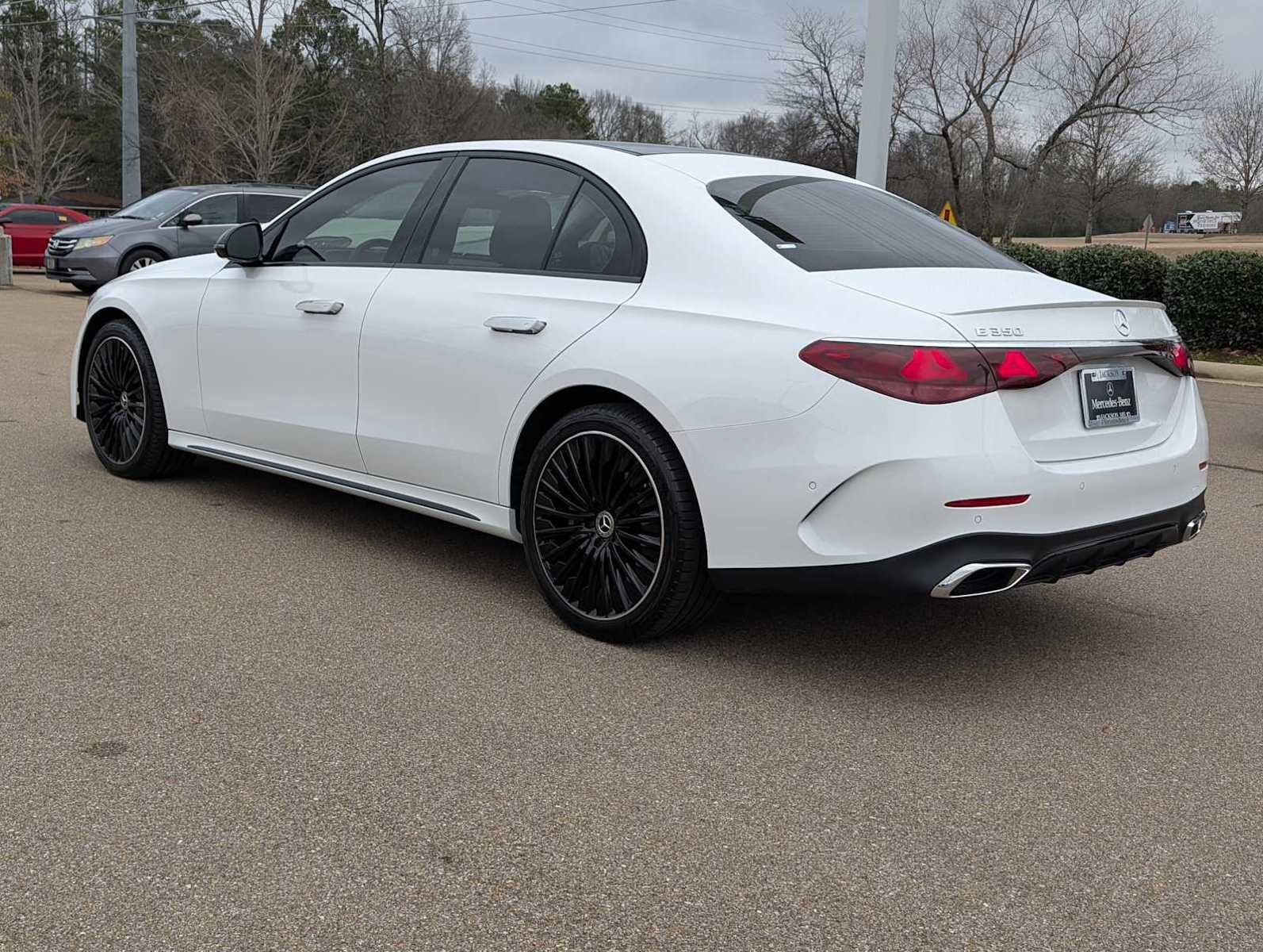 Used 2024 Mercedes-Benz E 350 4MATIC Sedan image 7