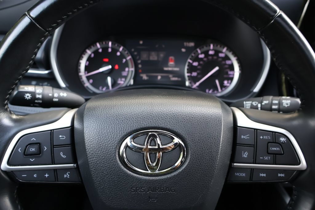 Used 2022 Toyota Highlander XSE FWD image 28