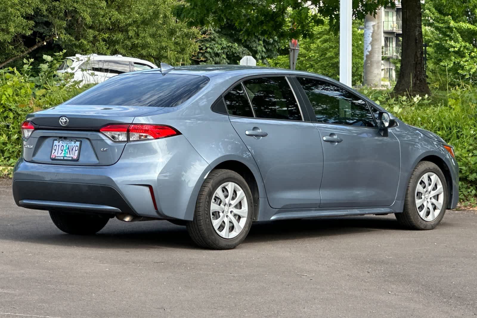 Used 2022 Toyota Corolla LE FWD image 2