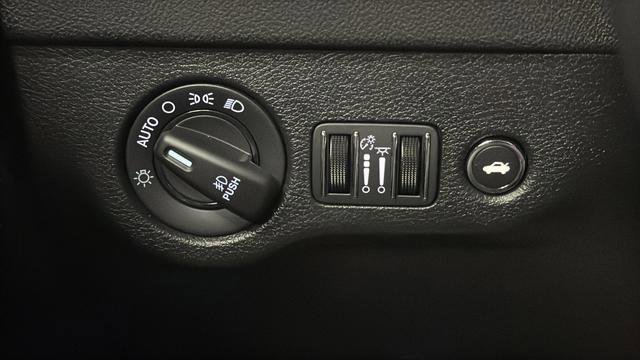 Used 2023 Dodge Charger SXT w/ Blacktop Package image 33