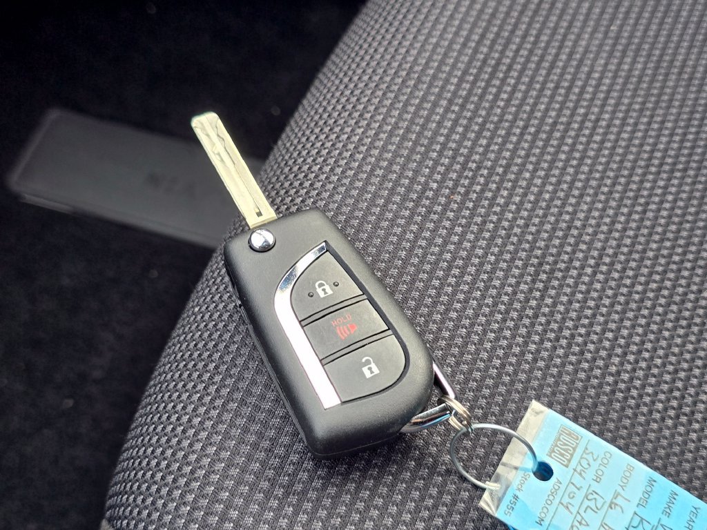 Used 2025 Toyota RAV4 LE AWD/4WD image 31