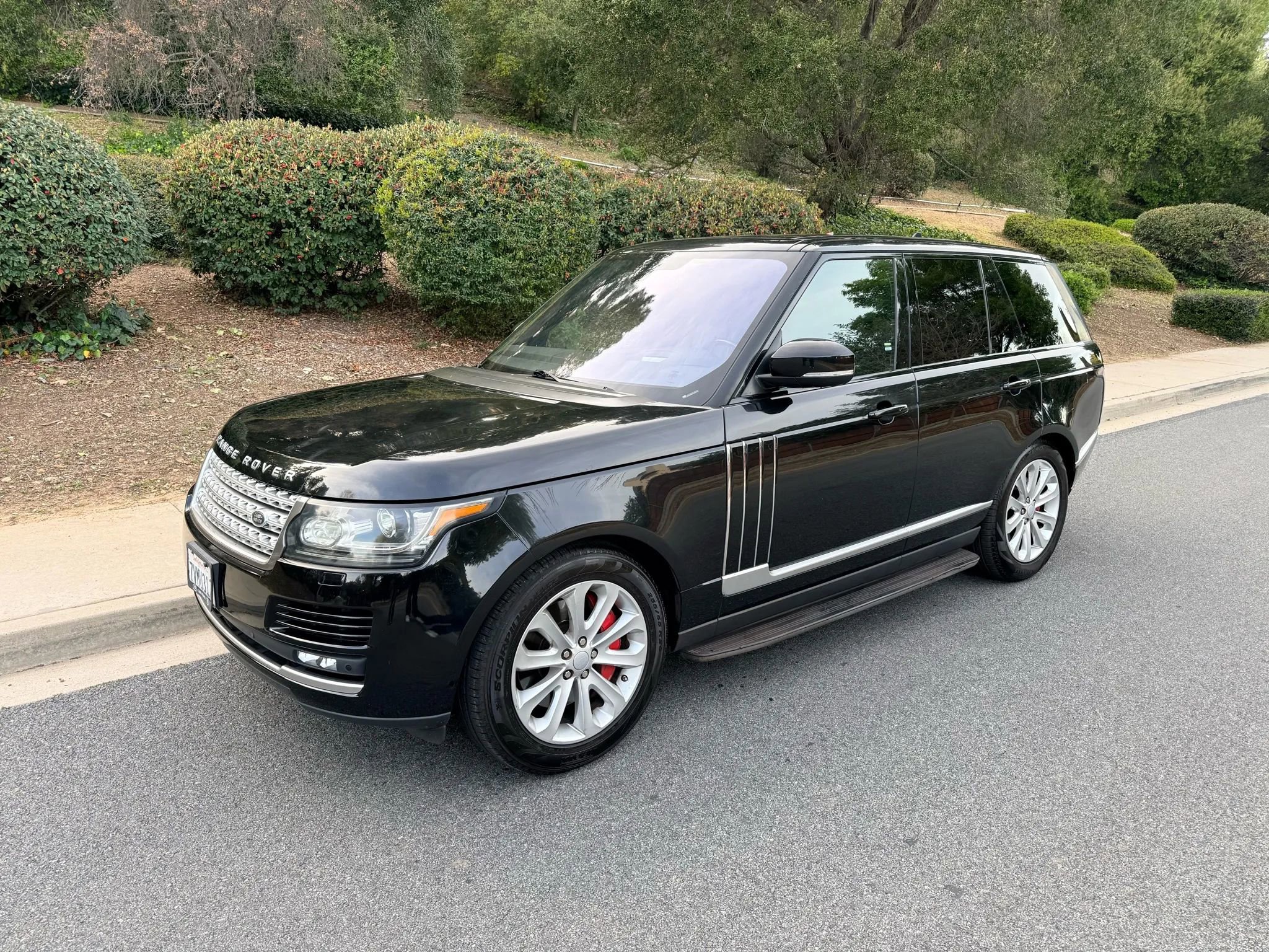 Used 2016 Land Rover Range Rover HSE image 2