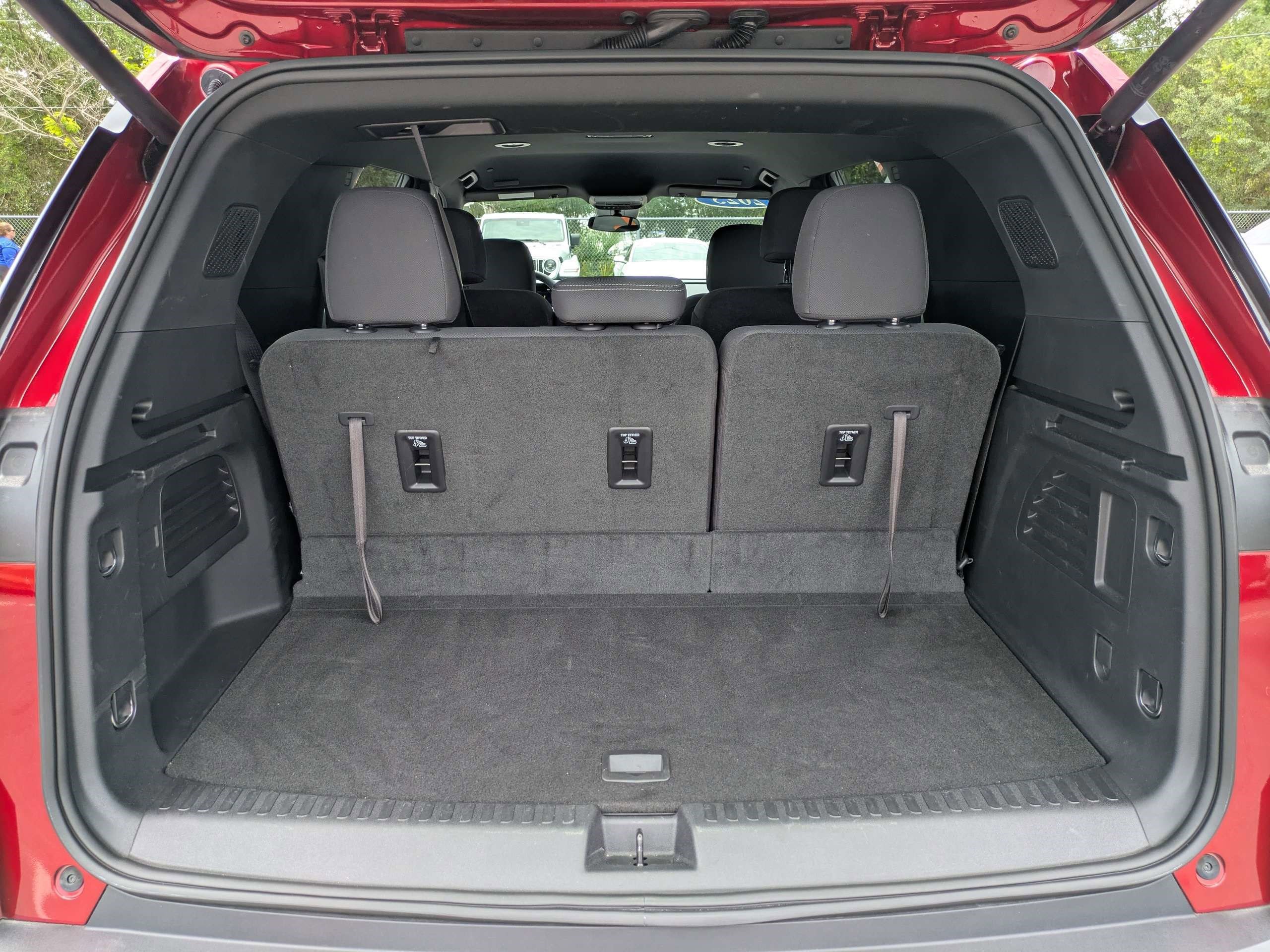 Used 2025 Chevrolet Traverse LT w/ Driver Confidence Package FWD image 12