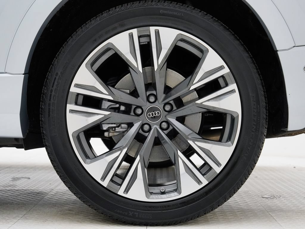 Certified 2025 Audi Q8 Premium Plus w/ Premium Plus Package AWD/4WD image 36