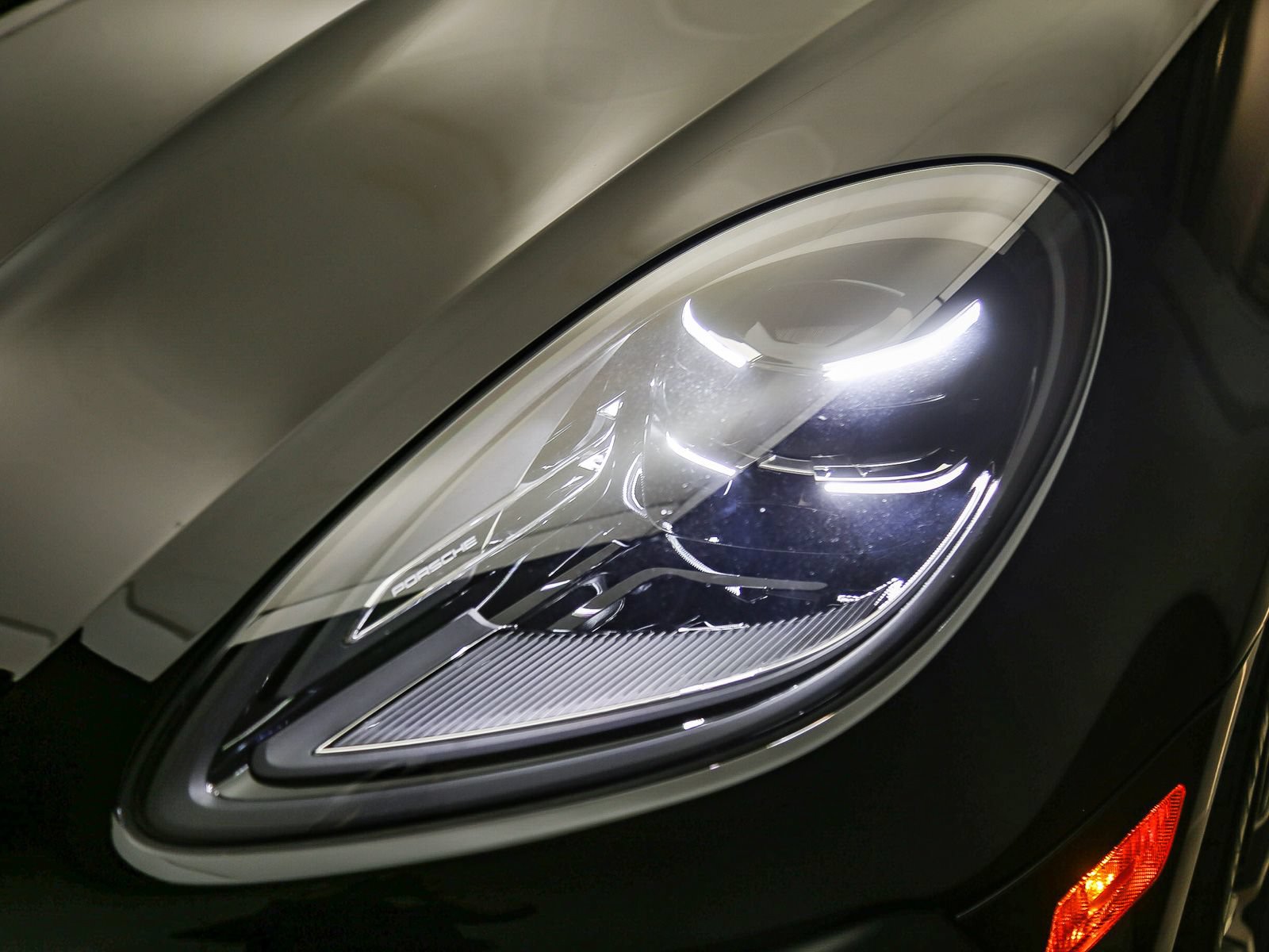 Certified 2026 Porsche Macan AWD/4WD image 11
