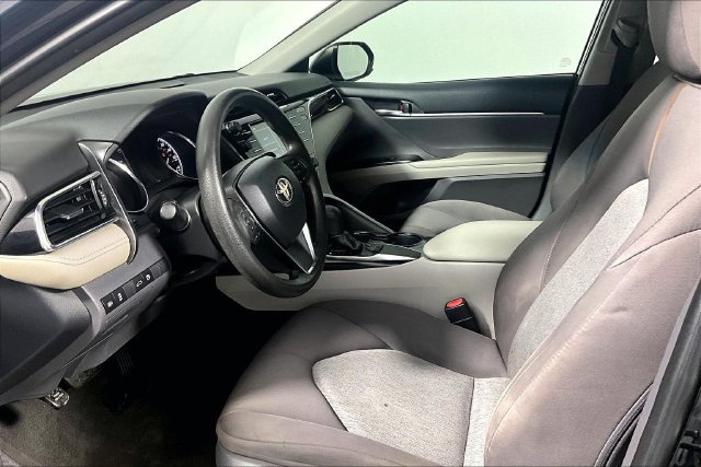Used 2018 Toyota Camry LE FWD image 15