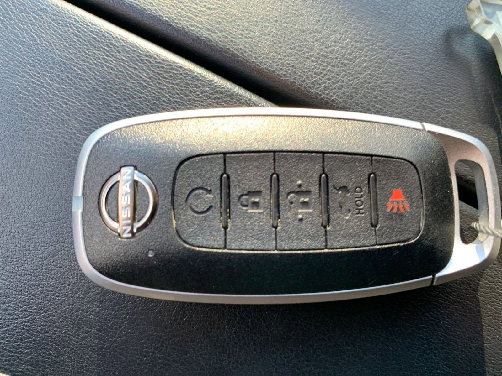 Used 2025 Nissan Rogue SV image 27