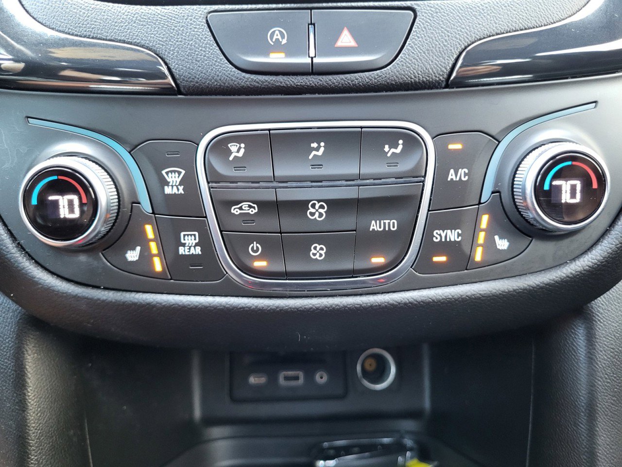 Used 2022 Chevrolet Equinox RS w/ RS Leather Package image 35