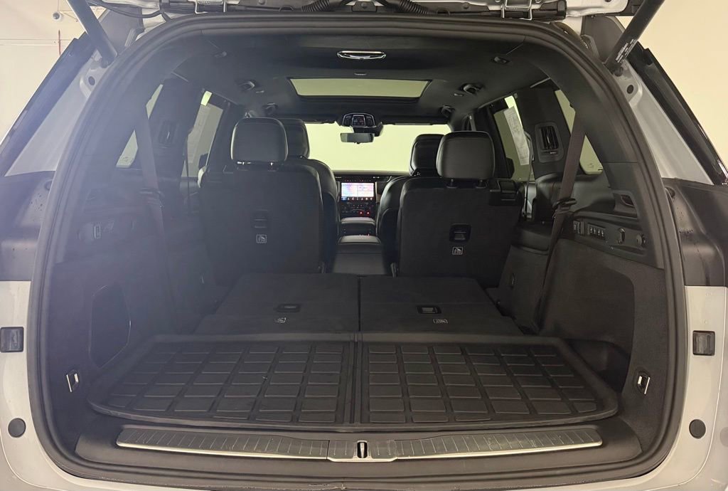 Used 2022 Jeep Grand Cherokee L Summit w/ Advanced Protech Group IV AWD/4WD image 31