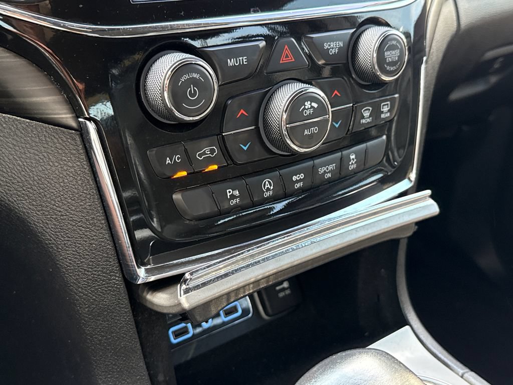 Used 2022 Jeep Grand Cherokee Laredo X AWD/4WD image 24