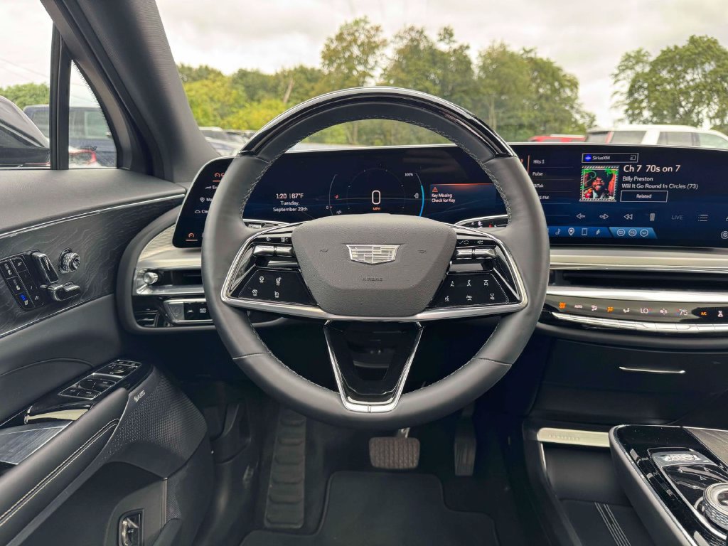Used 2023 Cadillac Lyriq 2WD image 21
