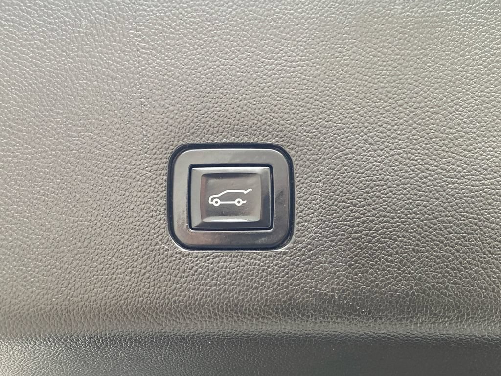Certified 2018 Chevrolet Traverse High Country w/ LPO, 'HIT The Road' Package AWD/4WD image 14